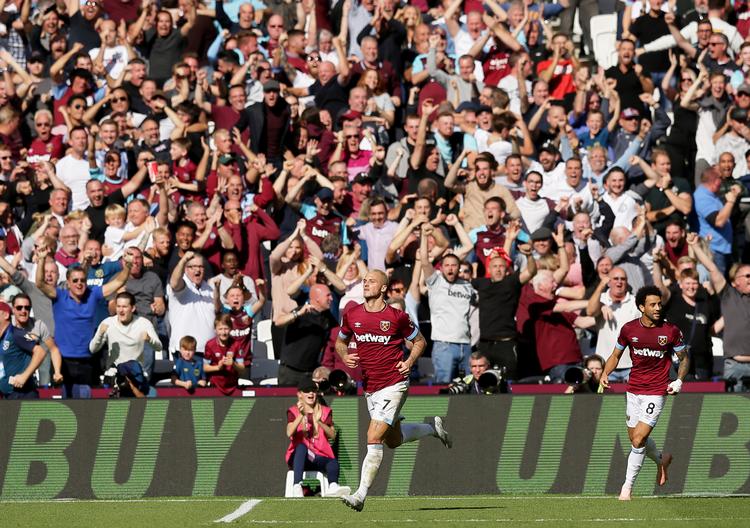 Der var fest på London Stadium, og den blev bare bedre, da West Hams Marko Arnautovic cementerede  hjemmeholdets sejr på 3-1 over Manchester United. Tim Ireland/AP