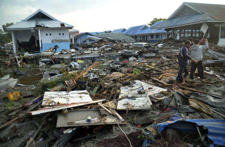 
    Indonesiens geologiske agentur (BMKG) har lørdag måttet værge sig mod kritik af, at man ophævede tsunamivarslet for tidligt. Rifki/AP