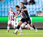 OB's Casper Nielsen mod AaB's Filip Lesniak i superliga-kampen mellem AaB og OB i Aalborg søndag. Henning Bagger/Ritzau Scanpix