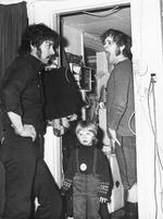 Kim Larsen og sønnen Sylvester sammen med Thomas Grue, guitarist i Kim Larsen's gruppe 'Starfuckers' Asger Sessingø/POLFOTO