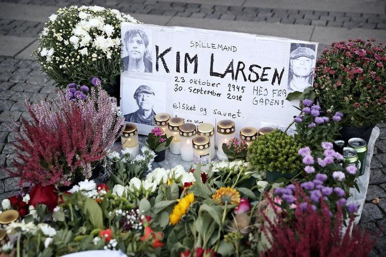 Kim Larsen mindes i disse dage landet over - her på Christianshavns Torv i København.
   Jens Dresling/POLFOTO