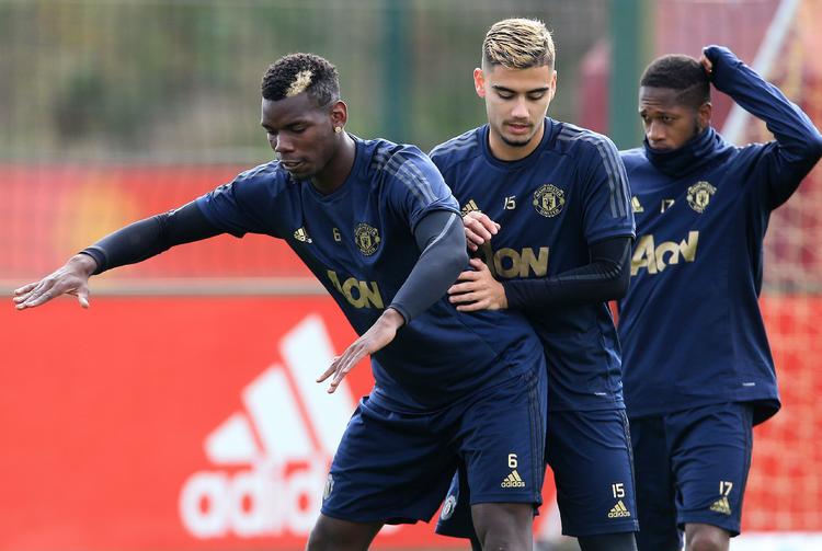 Fra træningen op til tirsdagens Champions League-kamp. Det ser ikke ud som om, at alle er med på, hvad der skal ske bag Paul Pogba. Lindsey Parnaby/Ritzau Scanpix