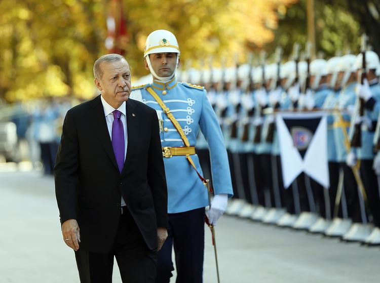 »Vi vil ikke tilgive de personer, som forsøger at smugle penge ud af landet«, har det lydt fra Recep Tayyip Erdogan. /AP