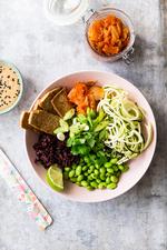 Tilføj noget ekstra sundt til din salat med kimchi --fermenteret kål på koreansk. Foto: Ditte Ingemann/POLFOTO