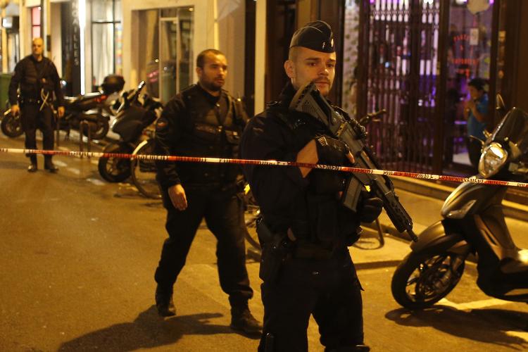 Frankrig har oplevet en stribe blodige angreb de seneste år - her et knivangreb i centrum af Paris i foråret. Thibault Camus/AP