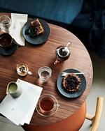 »Vi er drevet af passionen om at føre smagsoplevelser på michelin-restaurantniveau over i hverdagens daglige ritualer«, siger folkenen bag den nye tesalon. PR-foto