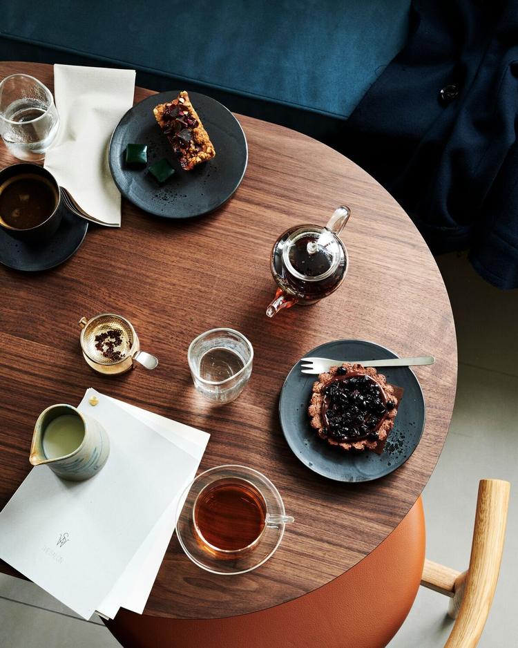 »Vi er drevet af passionen om at føre smagsoplevelser på michelin-restaurantniveau over i hverdagens daglige ritualer«, siger folkenen bag den nye tesalon. PR-foto