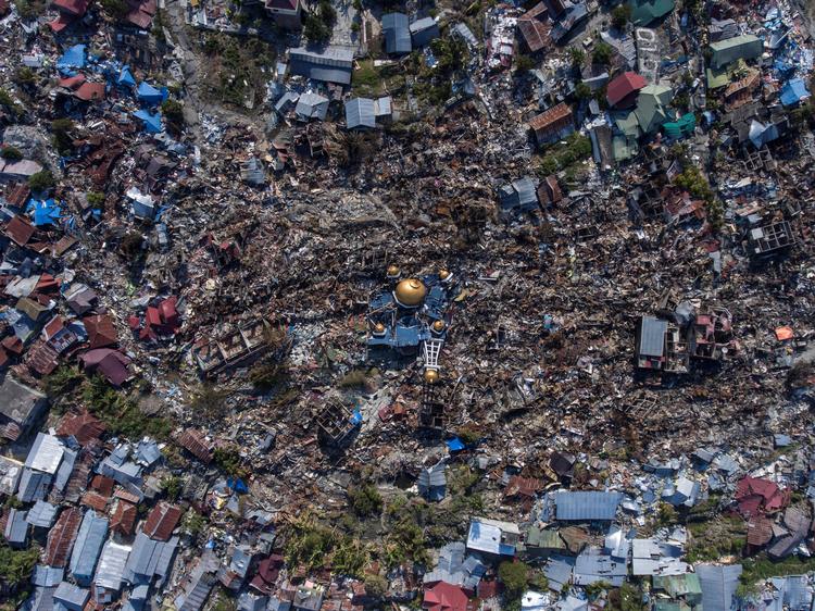 Selv kirken er brast sammen under jordskælvet og tsunamien i Palu i det centrale Sulawesi. Antara Foto/Ritzau Scanpix
