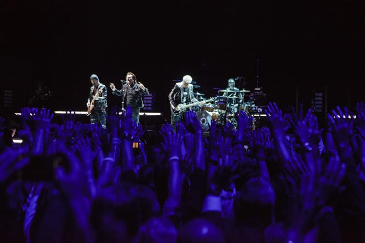 Ticketmaster sælger også billetter i Danmark, og står blandt andet for salget af billetter til arrangementer i Royal Arena. Her hylder U2  Kim Larsen i weekenden. Per Lange/POLFOTO