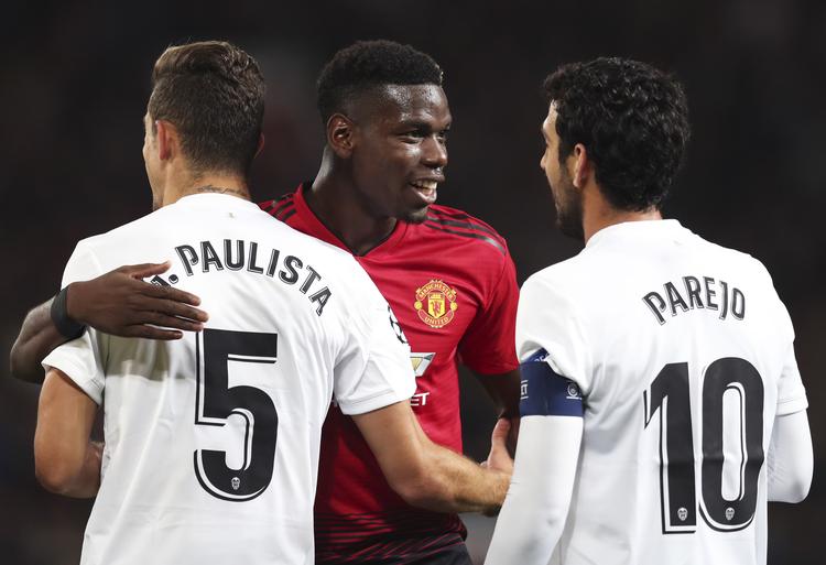 Den franske midtbanestjerne Paul Pogba var tæt på fem minutter efter pausen. Jon Super/AP