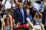 
    USA's præsident, Donald Trump, fremførte tirsdag sin egen lille version af en meget omtalt afhøring af professor Christine Ford.
Det skete tirsdag ved et vælgermøde i Mississippi ifølge NBC News. (AP Photo/Rogelio V. Solis)
   Rogelio V. Solis/AP