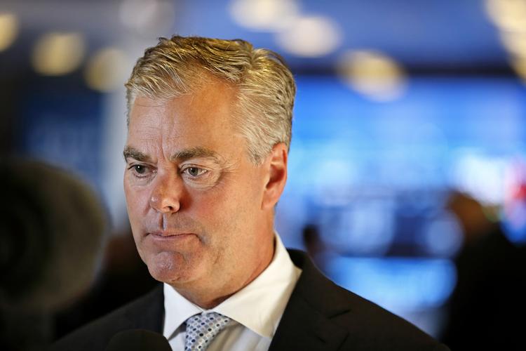 Socialdemokratiet har foreslået at begrænse de højeste lønninger i erhvervslivet.
Forslaget kom efter flere eksempler på topchefer, der har modtaget store bonusser. Eksempelvis modtog Nets-direktør Bo Nilsson forrige år en halv milliard kroner i forbindelse med børsnoteringen af Nets.
   Jens Dresling/POLFOTO