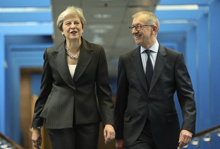 Theresa May ankommer til de konservatives partikongres. Aaron Chown/AP