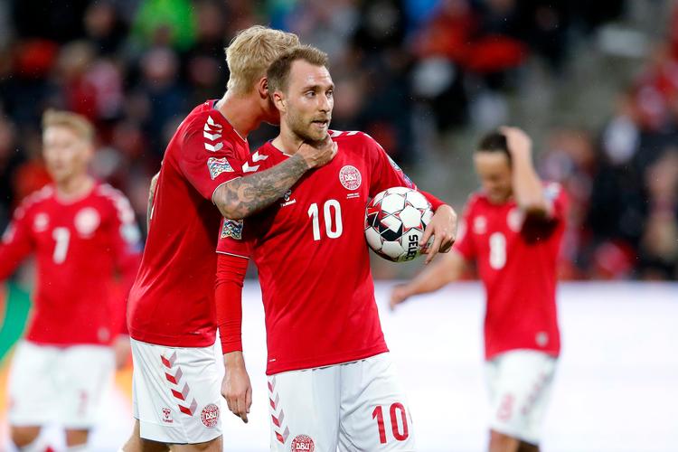Simon Kjær, Christian Eriksen og resten af de toneangivende spillere på landsholdet er forbrødret med DBU. Jens Dresling/POLFOTO