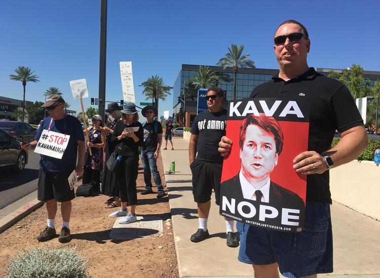 Som i så mange andre spørgsmål er amerikanerne også delte i spørgsmålet om udnævnelsen af Brett Kavanaugh som ny højesteretsdommer. Patricio Espinoza/Ritzau Scanpix
