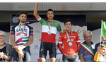 Gianni Moscon på podiet efter at have genvundet sit nationale mesterskab i enkeltstart foran Filioppo Ganna (t.v.) og Fabio Felline. 