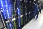 
   Ifølge Avisen Danmark er det Facebook der vil opføre endnu et datacenter - denne gang ved Esbjerg. Her er et  Facebook datacenter ved Oregon i USA.  (AP Photo/The Bulletin, Andy Tullis, File)
   Andy Tullis/AP