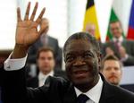 63-årige Denis Mukwege modtog i dag Nobels Fredspris. Det gjorde han blandt andet for sit arbejde med at hjælpe kvinder, som er blevet udsat for voldtægter. Christian Lutz/AP