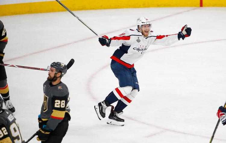 Lars Eller scorede syv gange for  Washington Capitals i NHL-slutspillet. Her i finaleserien mod Vegas Golden Knights. Eller og Capitals endte med at vinde Stanley Cuppen. Ross D. Franklin/AP