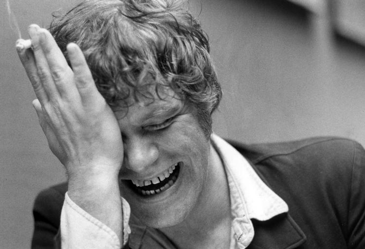 Kim Larsen fotograferet i maj 1982. Som så ofte med en smøg i hånden. Arkivfoto Jytte Bjerregaard
