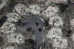 FN's klimapanel har også udgivet en rapport som ekstremvejr, som vurderes at blive voldsommere i takt med den globale opvarmning. Billedet er fra Californien og viser et boligområde, hvor en række familier havde deres hjem, indtil de blev flammernes bytte i det, der begyndte som en naturbrand i tørkeramt natur. Marcio Jose Sanchez/AP