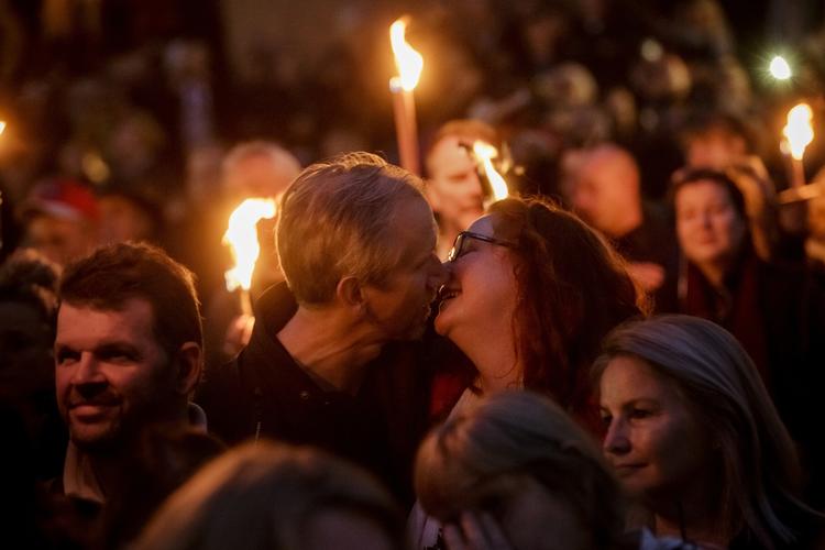 Optoget i København var et af mange landet over. Titusinder sagde farvel med fællessang og fakler.  Mads Nissen/POLFOTO