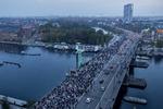 Hyldest-optoget til Kim Larsen startede på Sofiegade, hvor musikeren slog sine folder som ung.  Mads Nissen/POLFOTO