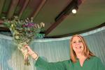 Annie Lööf befinder sig i midten af svensk politik med borgerlige, socialdemokrater og sverigedemokrater på hver sin side. Pontus Lundahl/tt/AP