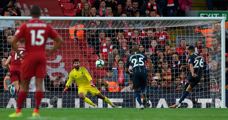 Algieren Riyad Mahrez fik topkampens største chance, som blev sendt over mål. Paul Ellis/Ritzau Scanpix