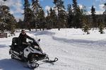 Der er spark i de udleverede snescootere, der ud over ski og snesko stort set er det eneste meningsfulde transportmiddel i Yellowstone. De kan snildt komme op på 50-60 kilometer i timen, når man suser af sted i det sneklædte landskab. Andreas Kraul