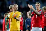 Målmand Kasper Schmeichel og  anfører Simon Kjær optræder som to af skribenterne af det åbne brev, som kun meget få danskere sympatiserer med. Jens Dresling/POLFOTO