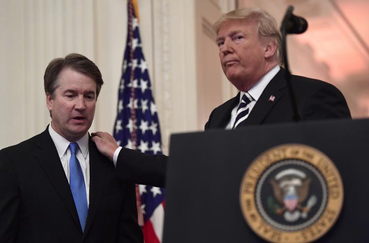 Donald Trump undskyldte på hele nationens vegne over for Brett Kavanaugh. Susan Walsh/AP