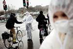 Aktivister i aktion i København ved en tidligere lejlighed der skulle rette fokus på luftforureningen i byen. (arkivfoto)
   Thomas Borberg/POLFOTO