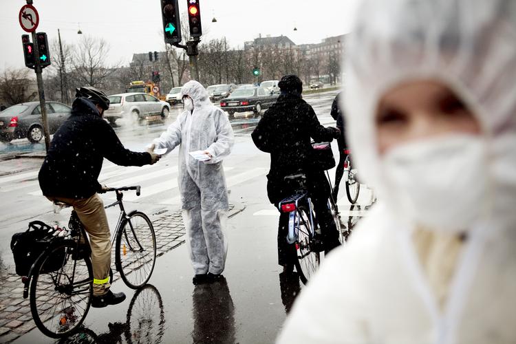 Aktivister i aktion i København ved en tidligere lejlighed der skulle rette fokus på luftforureningen i byen. (arkivfoto)
   Thomas Borberg/POLFOTO