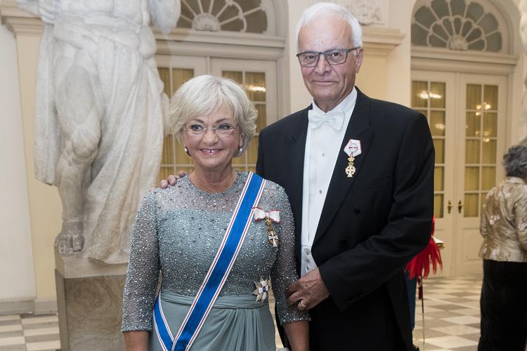  Pia Kjærsgaard og Henrik Thorup til gallataffel på Christiansborg Slot i anledningen af kronprinsens 50-års fødselsdag.
   Jonas Olufson