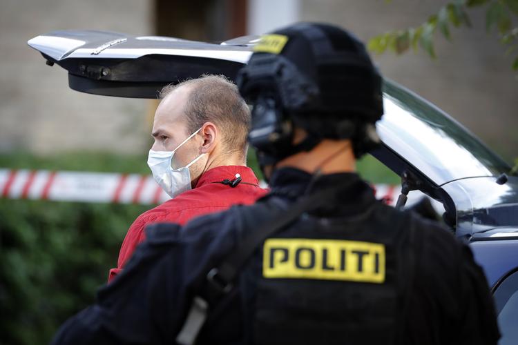 Det var i august, at svært bevæbnet politi, hunde og politiets teknikere undersøgte biler og en lejlighed i Tingbjerg. Nu er sagen mere eller mindre frafaldet for alles vedkommende.
 Jens Dresling/POLFOTO
