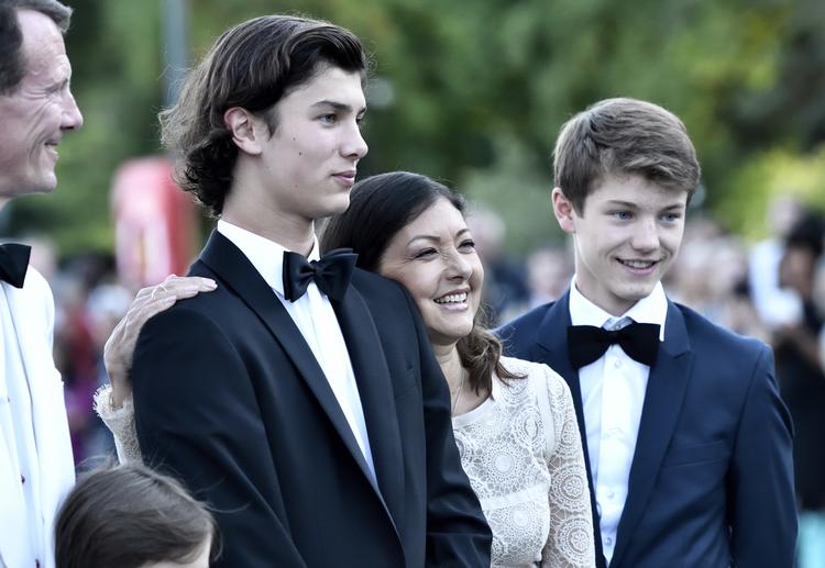 Prins Nikolai i midten af billedet her er stoppet i forsvaret.
 Tariq Mikkel Khan/POLFOTO