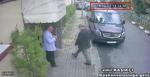 Et billlede fra et overvågningskamera, som den tyrkiske avis Hurriyet er kommet i besiddelse af, viser angiveligt Jamal Khashoggi, da han går ind på den saudiske ambassade. /AP