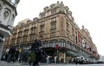Forbløffende rig kvinde fra Azerbajdsjan har købt ind for 160 millioner kroner i stormagasinet Harrods. Alastair Grant/AP