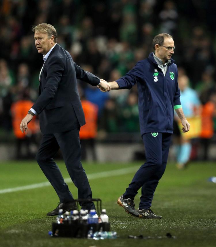 Åge Hareide (tv.) trak i den grad det længste strå mod den irske manager  Martin O'Neill, da Danmark lammetævede mændene fra den grønne ø i VM-playoff for 11 måneder siden. Brian Lawless/AP