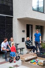 Tonje Vestby og Peter Thielst (th) og deres naboer i Nordhavn fik en uventet skatteregning på mere end 60.000 kr.  Både Skat og ejendomsmæglerne fraskriver sig ansvaret. Andreas Haubjerg/POLFOTO