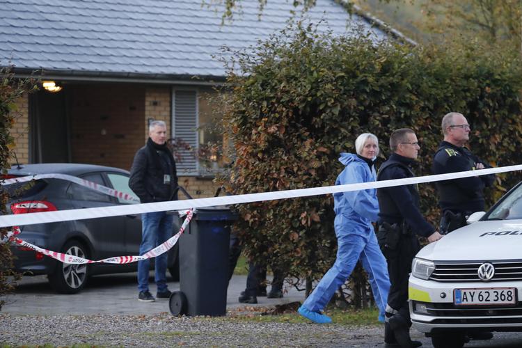Politiet er i gang med undersøgelser efter et skyderi på en adresse i Birkerød. 
   Jens Dresling/POLFOTO