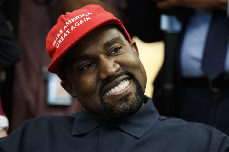 I starten af oktober gæstede Kanye West det ovale kontor, hvor han diskuterede politik med den amerikanske præsident.
   Evan Vucci/AP