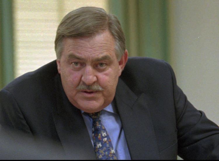 Roelof 'Pik' Botha, der gennem mange år var udenrigsminister i Sydafrika er død.  Sasa Kralj/AP