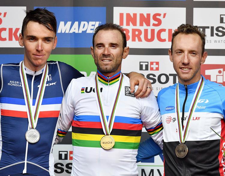 Verdensmesteren Alejandro Valverde, sølvvinderen Romain Bardet og bronzevinderen Michael Woods (t.h.) hører alle også til blandt favoritterne i den italienske klassiker Il Lombardia. Kerstin Joensson/AP
