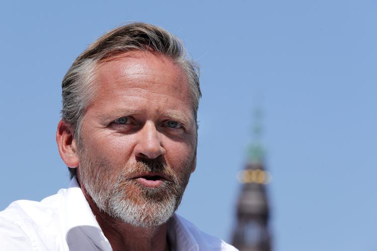 
 Anders Samuelsen (LA) har fredag været i New York, hvor FN's Generalforsamling har stemt Danmark ind i rådet sammen med 17 andre nye lande.
»Vi vil bruge pladsen til at holde fanen højt på et område, som ligger Danmark meget på hjerte, og hvor vi har en høj status ude i verden - altså forsvaret for menneskerettigheder og de grundlæggende frihedsværdier«, siger Anders Samuelsen.
(arkivfoto) Jens Dresling/POLFOTO