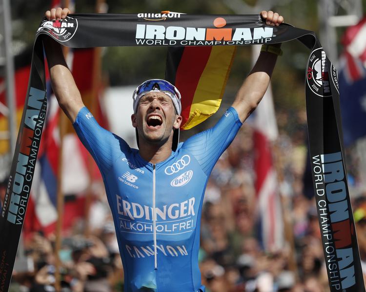 Patrick Lange genvandt VM i Ironman på Hawaii og kom i mål efter 7 timer 52 minutter og 39 sekunder. Den første triatlet under 8 timer ved VM på Hawaii. Marco Garcia/AP