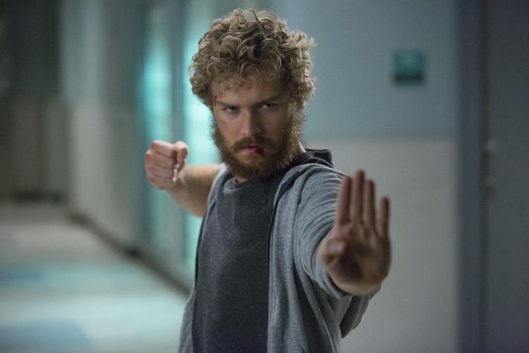 Finn Jones har haft en del problemer under vejs. Blandt andet fik han ikke tid til at træne martial arts inden optagelserne til første sæson, hvilket blev grobund for massiv kritik. Patrick Harbron/netflix