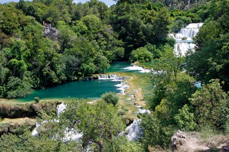 Krka nationalparken er domineret af farven grøn — i et utal af nuancer. Jens Henrik Nybo