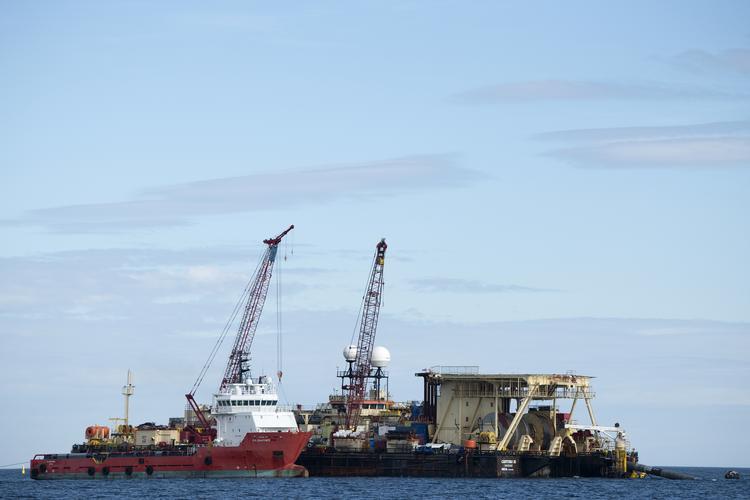  Nord Stream 2 konsortiet er snart færdige med at lægge gasrør fra Tyskland mod Rusland fra den tyske side, derefter går arbejdet i stå fordi Danmark endnu ikke har godkendt de russiske ansøgninger. Peter Hove Olesen/POLFOTO